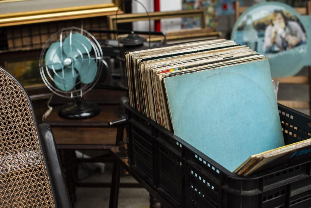 Objectes i discos de segona mà